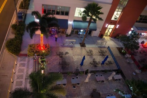 Immobilier commercial à louer à Tampa, Floride: 193.98 m2 № 1841952 - photo 2