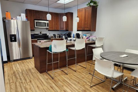 Immobilier commercial à louer à Tampa, Floride: 193.98 m2 № 1841952 - photo 10