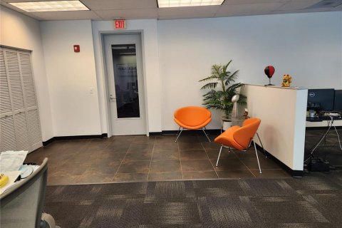 Immobilier commercial à louer à Tampa, Floride: 193.98 m2 № 1841952 - photo 5