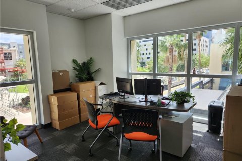 Immobilier commercial à louer à Tampa, Floride: 193.98 m2 № 1841952 - photo 3