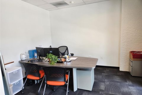 Immobilier commercial à louer à Tampa, Floride: 193.98 m2 № 1841952 - photo 11