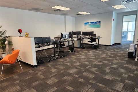 Immobilier commercial à louer à Tampa, Floride: 193.98 m2 № 1841952 - photo 8