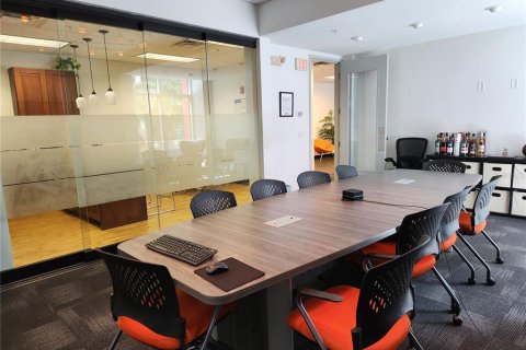 Immobilier commercial à louer à Tampa, Floride: 193.98 m2 № 1841952 - photo 9