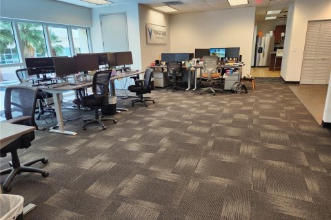 Immobilier commercial à louer à Tampa, Floride: 193.98 m2 № 1841952 - photo 6