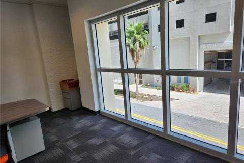 Immobilier commercial à louer à Tampa, Floride: 193.98 m2 № 1841952 - photo 4