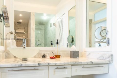 Снять в аренду кондоминиум в Майами-Бич, Флорида 2 спальни, 104.05м2, № 2067456 - фото 20