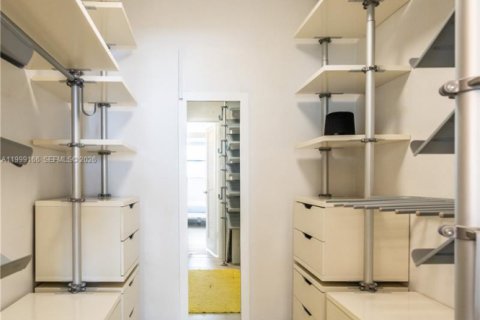 Снять в аренду кондоминиум в Майами-Бич, Флорида 2 спальни, 104.05м2, № 2067456 - фото 18