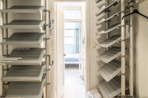 Снять в аренду кондоминиум в Майами-Бич, Флорида 2 спальни, 104.05м2, № 2067456 - фото 27