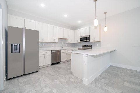 Casa en alquiler en Kissimmee, Florida, 3 dormitorios, 128.3 m2 № 2231839 - foto 6