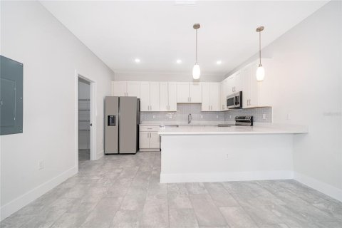 Casa en alquiler en Kissimmee, Florida, 3 dormitorios, 128.3 m2 № 2231839 - foto 4