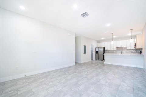 Casa en alquiler en Kissimmee, Florida, 3 dormitorios, 128.3 m2 № 2231839 - foto 12