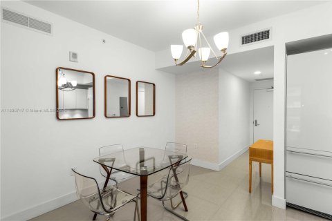 Condominio en alquiler en Miami, Florida, 1 dormitorio, 70.51 m2 № 1950362 - foto 6