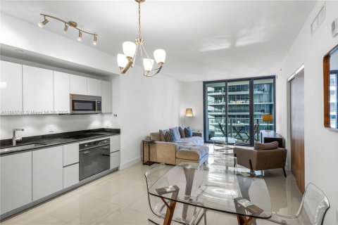Condominio en alquiler en Miami, Florida, 1 dormitorio, 70.51 m2 № 1950362 - foto 5