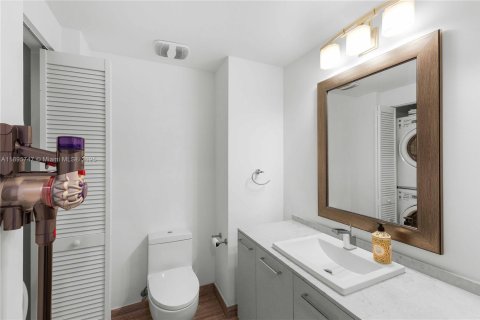 Condominio en alquiler en Miami, Florida, 1 dormitorio, 70.51 m2 № 1950362 - foto 9
