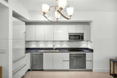 Condominio en alquiler en Miami, Florida, 1 dormitorio, 70.51 m2 № 1950362 - foto 7