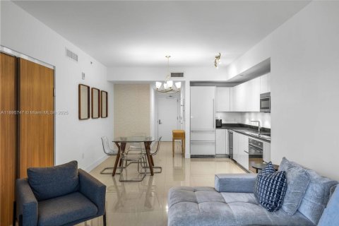Condominio en alquiler en Miami, Florida, 1 dormitorio, 70.51 m2 № 1950362 - foto 4