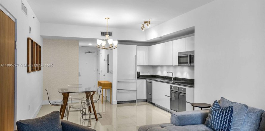 Condominio en Miami, Florida, 1 dormitorio № 1950362