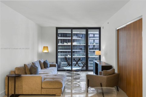 Condominio en alquiler en Miami, Florida, 1 dormitorio, 70.51 m2 № 1950362 - foto 2