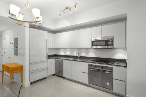 Condominio en alquiler en Miami, Florida, 1 dormitorio, 70.51 m2 № 1950362 - foto 8