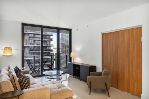 Condominio en alquiler en Miami, Florida, 1 dormitorio, 70.51 m2 № 1950362 - foto 3