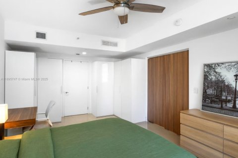Condominio en alquiler en Miami, Florida, 1 dormitorio, 70.51 m2 № 1950362 - foto 11