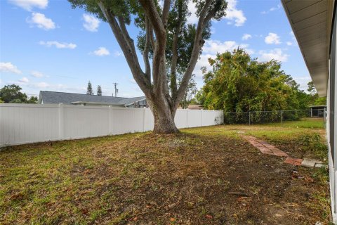 House in Hudson, Florida 3 bedrooms, 139.35 sq.m. № 1722988 - photo 7