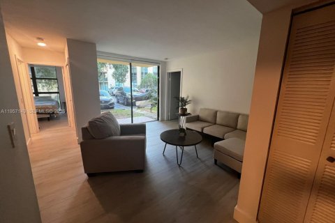Condominio en Miami, Florida, 2 dormitorios  № 2011208