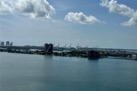 Condominio en alquiler en Miami, Florida, 2 dormitorios, 141.95 m2 № 2010094 - foto 29