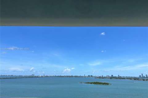 Condominio en alquiler en Miami, Florida, 2 dormitorios, 141.95 m2 № 2010094 - foto 28
