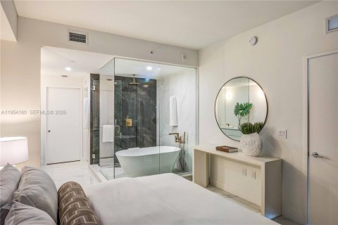 Condominio en alquiler en Miami, Florida, 2 dormitorios, 141.95 m2 № 2010094 - foto 16