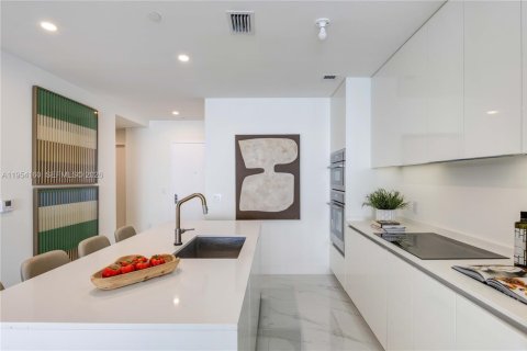 Condominio en alquiler en Miami, Florida, 2 dormitorios, 141.95 m2 № 2010094 - foto 11