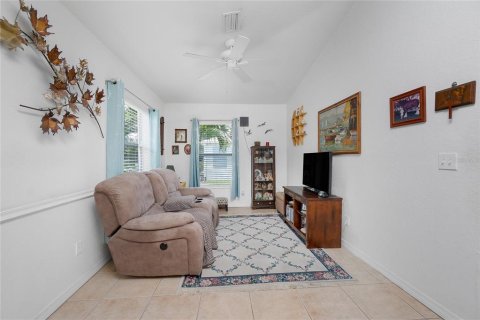 House in Englewood, Florida 3 bedrooms, 79.71 sq.m. № 1879095 - photo 6