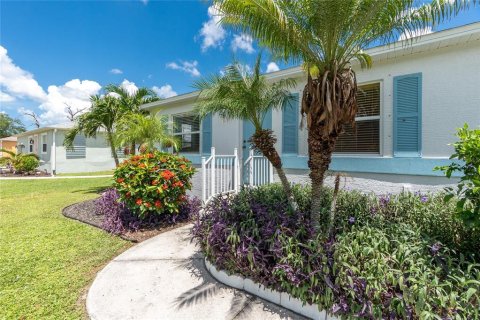 House in Englewood, Florida 3 bedrooms, 79.71 sq.m. № 1879095 - photo 3