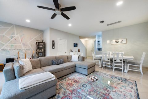 Townhouse in Margate, Florida 3 bedrooms, 165.09 sq.m. № 1862356 - photo 7