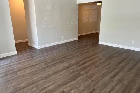 Снять в аренду квартиру в Дирфилд-Бич, Флорида 3 комнаты, 74.32м2, № 2154180 - фото 16