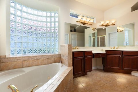 House in Windermere, Florida 4 bedrooms, 251.21 sq.m. № 2393790 - photo 18
