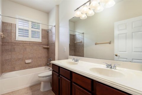 House in Windermere, Florida 4 bedrooms, 251.21 sq.m. № 2393790 - photo 21