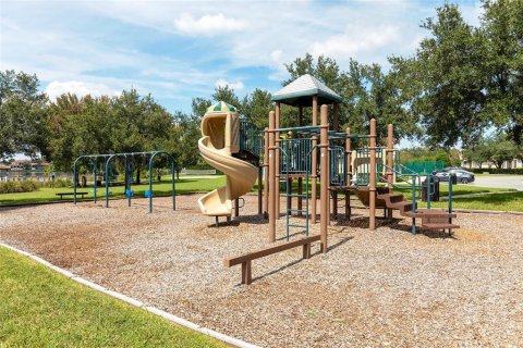 House in Windermere, Florida 4 bedrooms, 251.21 sq.m. № 2393790 - photo 30