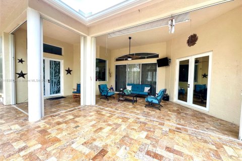 Casa en venta en West Palm Beach, Florida, 4 dormitorios, 289.67 m2 № 1935204 - foto 11