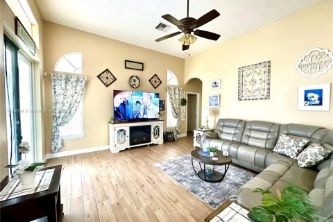 Casa en venta en West Palm Beach, Florida, 4 dormitorios, 289.67 m2 № 1935204 - foto 29