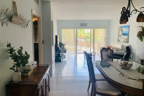 Condo in Hallandale Beach, Florida, 1 bedroom  № 1862879 - photo 8