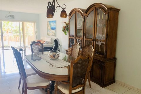 Condo in Hallandale Beach, Florida, 1 bedroom  № 1862879 - photo 5