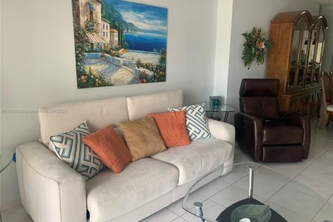 Condo in Hallandale Beach, Florida, 1 bedroom  № 1862879 - photo 2