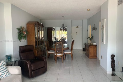 Condo in Hallandale Beach, Florida, 1 bedroom  № 1862879 - photo 9