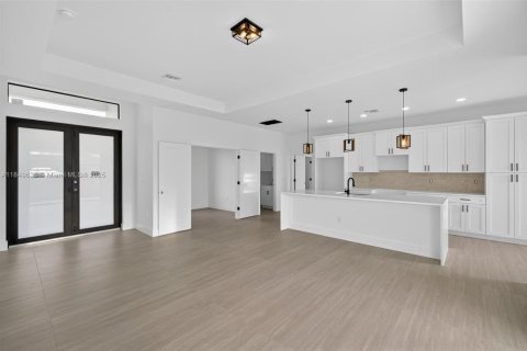 Купить виллу или дом в Лихай-Эйкерс, Флорида 9 комнат, 142.6м2, № 1852279 - фото 4