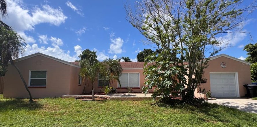 Villa ou maison à Saint Petersburg, Floride 2 chambres, 174.93 m2 № 1880865