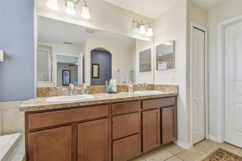 House in Ruskin, Florida 4 bedrooms, 196.67 sq.m. № 1808630 - photo 13