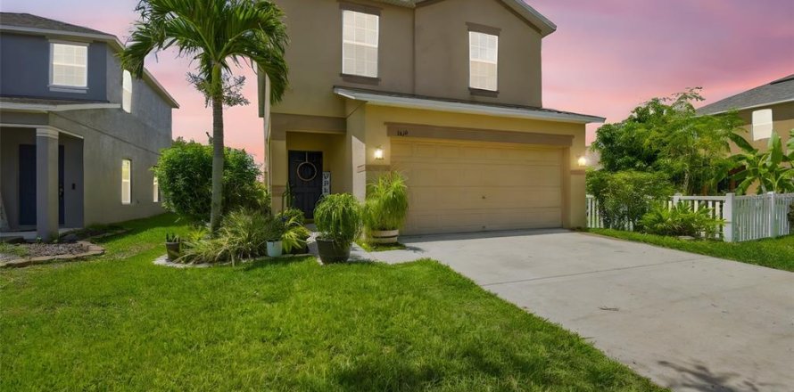House in Ruskin, Florida 4 bedrooms, 196.67 sq.m. № 1808630