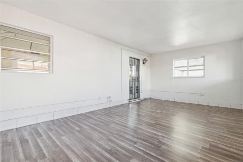 House in Miami, Florida 3 bedrooms, 216.28 sq.m. № 1851814 - photo 27
