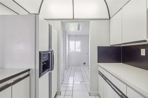 House in Miami, Florida 3 bedrooms, 216.28 sq.m. № 1851814 - photo 15